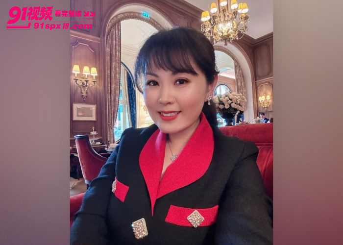 韵味十足人妻家中自慰不过瘾 出轨邻居猛男偷情 情趣装被猛操射满骚穴 - 图1