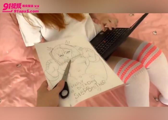 【海角原创】白虎女儿极品蜜穴从漫画走进现实 紧致双穴开发 连射两次骚穴沾满精液 - 图1