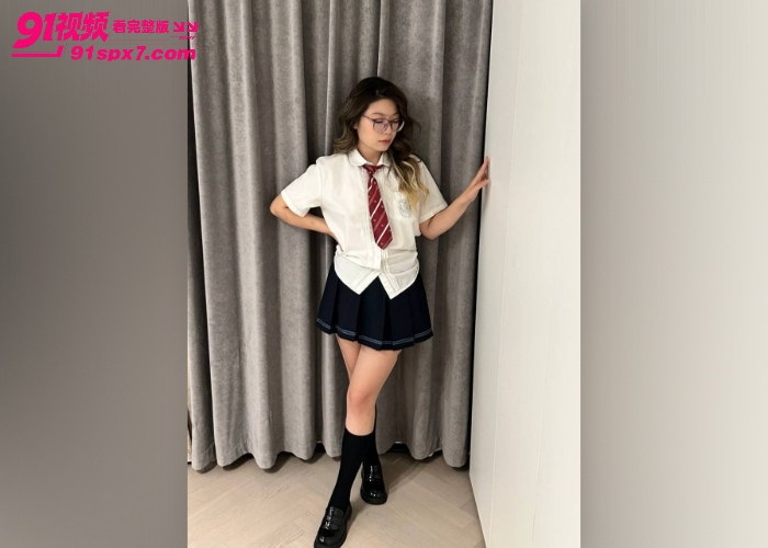 厨房激情肛交白领上司老婆 性感蜜桃臀粉嫩小穴抹上精油后入啪啪超有感觉 - 图4