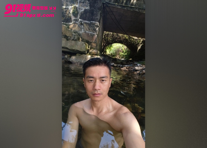 抖音大叔 闻鸡起舞 直播露屌 已婚反差自拍打飞机 大胆分享性爱生活 - 图3