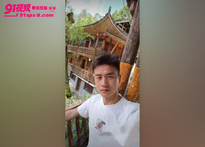 抖音大叔 闻鸡起舞 直播露屌 已婚反差自拍打飞机 大胆分享性爱生活 - 图4