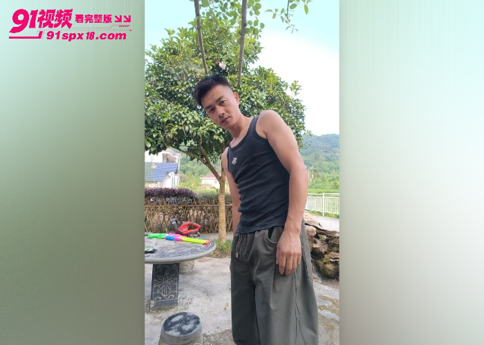 抖音大叔 闻鸡起舞 直播露屌 已婚反差自拍打飞机 大胆分享性爱生活 - 图5