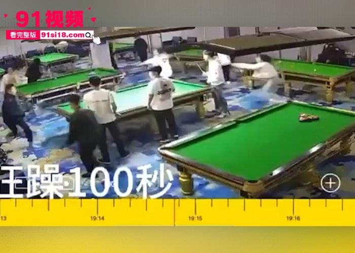近期比较火的台球厅砍人事件 两名精神小妹化身台球双子星 追砍黑衣女助教下手真狠啊 - 图3