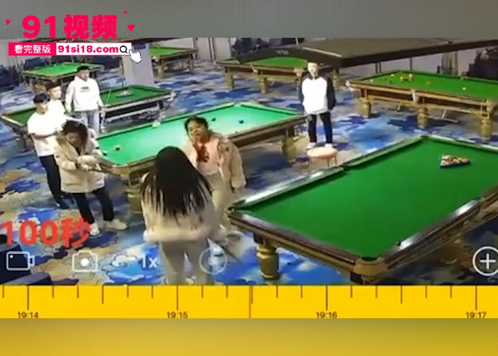 近期比较火的台球厅砍人事件 两名精神小妹化身台球双子星 追砍黑衣女助教下手真狠啊 - 图5