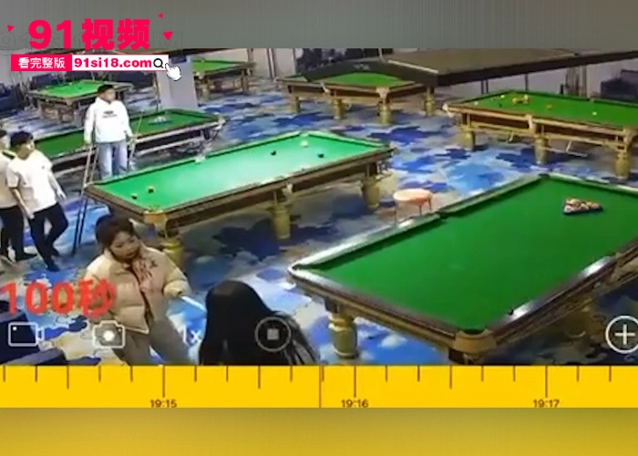 近期比较火的台球厅砍人事件 两名精神小妹化身台球双子星 追砍黑衣女助教下手真狠啊 - 图6