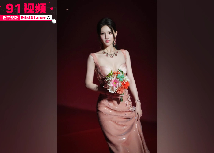 清纯女星 赵露思 再陷舆论风波 模仿韩国男团TWS搞怪苍蝇舞惹争议 点燃两家粉丝互撕 被黑粉曝光直播走光露奶视频 - 图5