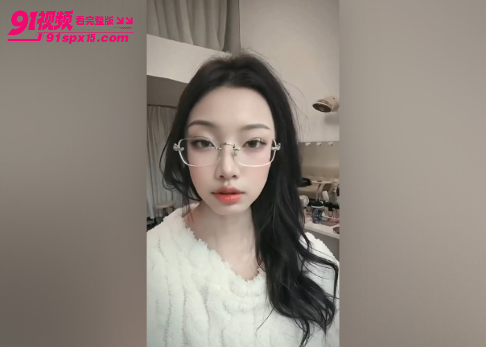 高颜值反差女大学生 眼镜妹私拍兼职模特 被摄影师情趣黑丝揉奶 无套骑乘猛操 - 图3