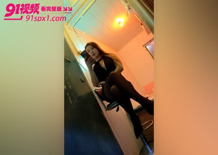  扫街大神带你第一视角探店 钟爱熟女去各种人妻少妇家里打炮偷拍视频流出 不得不说服务真不错 - 图5