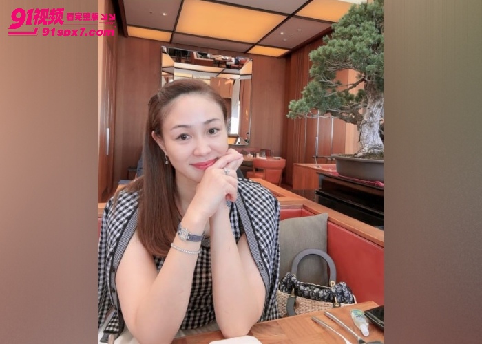 【海角原创】探花一个熟女按摩店老板娘，逼只有手指头那么大小玩起来骚的很 - 图1