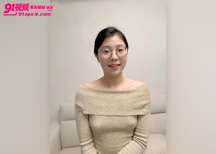 抖音网红 秦嘉倪 甜美人设崩塌 私下喜欢掰穴自慰 主动扭腰骑乘娇喘不断 - 图4