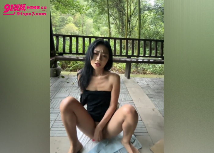 反差年轻熟女 solinger 户外露出实拍 网吧跳蛋自慰揉奶挑逗陌生人 极其淫荡 - 图7