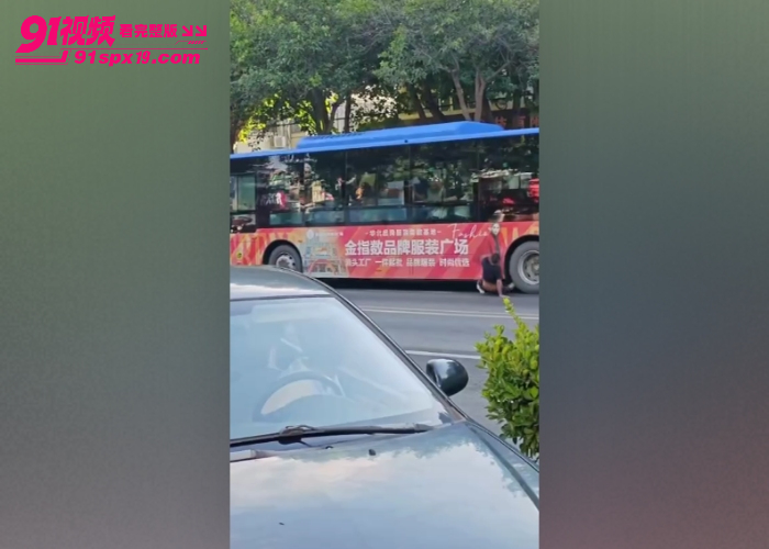 藁城男子上演碰瓷公交车 刚启动就箭步钻车底 想制造被碾压假象操作离谱到家 - 图7