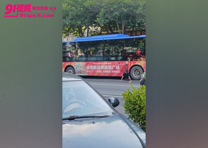 藁城男子上演碰瓷公交车 刚启动就箭步钻车底 想制造被碾压假象操作离谱到家 - 图9