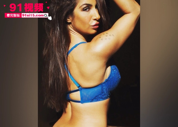 西班牙巨乳女演员 Liana Mendoza  早期为了赚钱下海拍片 被非洲大黑屌暴力抽插 淫叫不断 - 图6