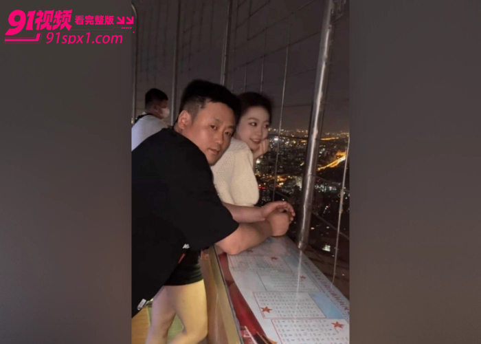 宋晓峰女儿 宋之馨 彻底塌房 被前闺蜜 孟可佳 直播爆料 三亚点男模激吻数小时 被带到酒店打炮视频流出引发热议 - 图4