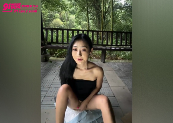 反差年轻熟女 solinger 户外露出实拍 网吧跳蛋自慰揉奶挑逗陌生人 极其淫荡 - 图8