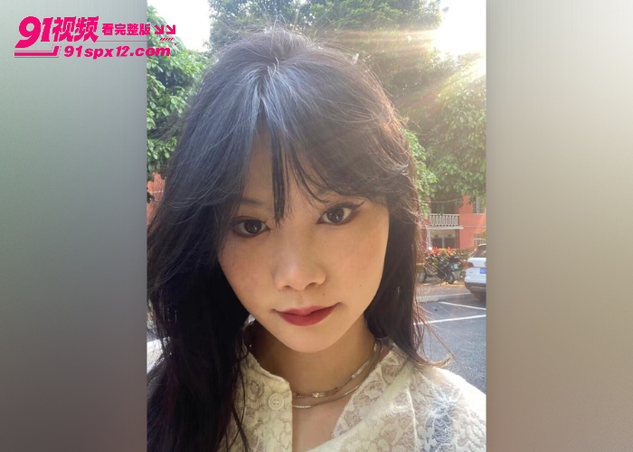 湖北舞蹈学院 王玥薇 背着男友勾引学弟打炮 撅着美臀被拽着头发疯狂撞击 最后跪地接精淫荡至极 - 图1
