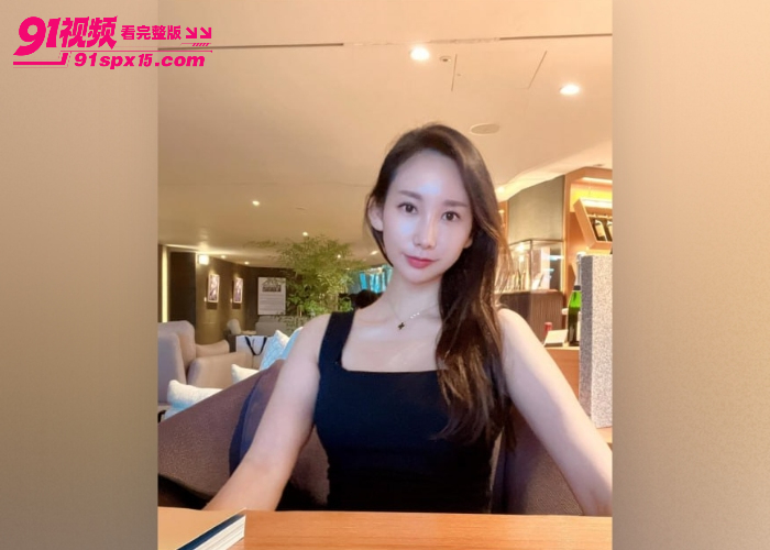 年轻夫妻下海直播 做爱 极品美少妇 被按墙上调情磨逼 无套中出后入骑乘高潮 - 图1