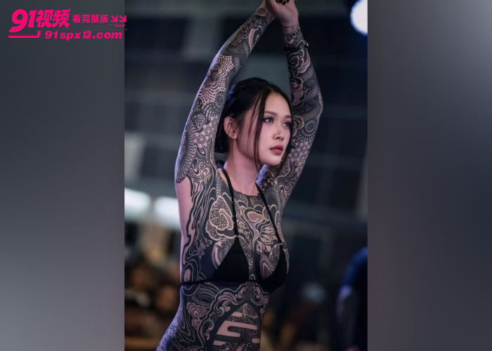 山东国际纹身展 高能视觉拉满彻底引爆 火辣模特通体纹身奶头裸露晃动 现场人气爆棚 - 图5
