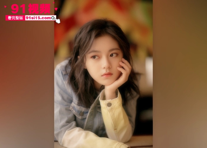 【AI明星换脸】清纯女神 赵今麦 鸭舌帽小白鞋边打电话边做爱 无视旁边的人被操高潮喷水 - 图2