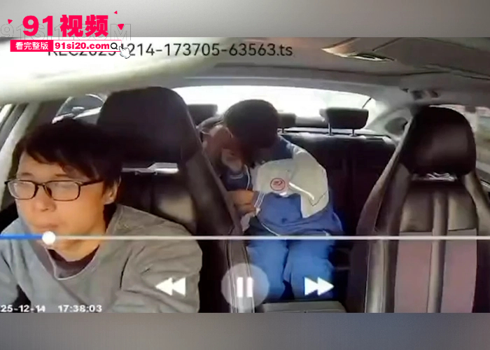 国内热瓜出租车事件网约车变炮房 高州四中情侣车上大胆调情 小骚货热吻吃鸡 被男友舔奶抠逼实在是太劲爆了 - 图9