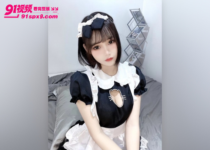 清纯大奶学生妹 趁着爸妈不在家 直接在客厅的地板上自慰 这身材发育的真好啊 - 图2