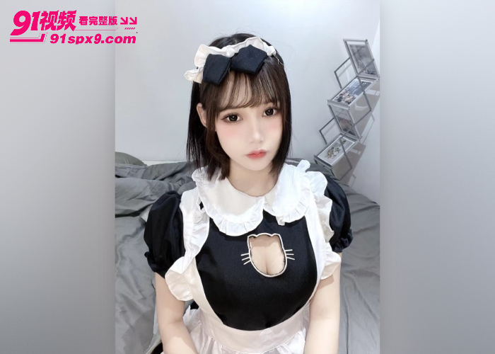 清纯大奶学生妹 趁着爸妈不在家 直接在客厅的地板上自慰 这身材发育的真好啊 - 图3