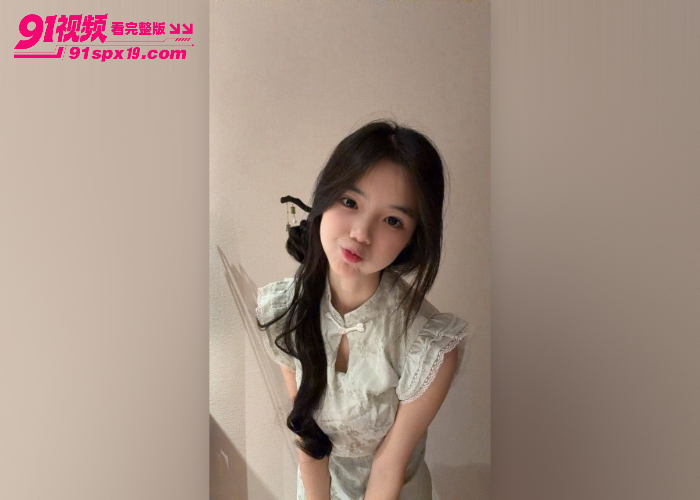清纯学生妹背后无敌骚 偷偷和男友约炮打电话深喉 无套后入猛操高潮呻吟不断 - 图2