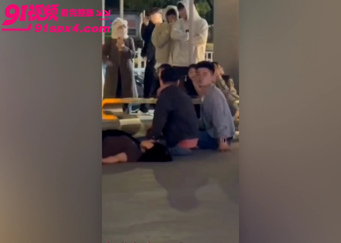 揭阳大瓜老公出轨同性被抓现场 妻子当街崩溃哭喊怒骂撕衣服 这下秘密彻底藏不住了 - 图5