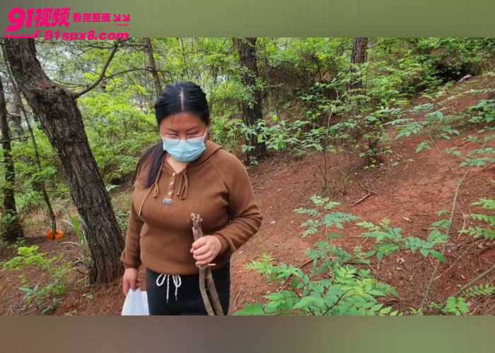 【海角原创】带熟女巨乳老妈山上捡蘑菇为动机，让她配合内射 吞精 放尿 - 图2