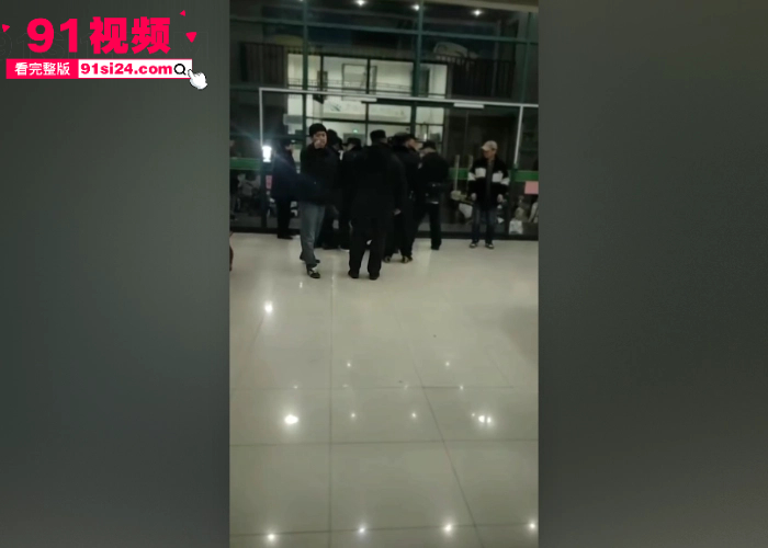 二次元作者写小说写疯了 殴打警察被强行带走 获取“拘留所七日游”现场视频曝光 - 图11