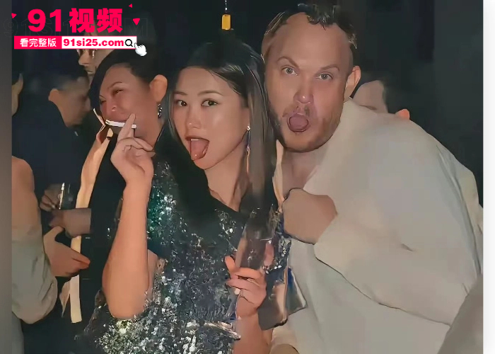 牢A三通一达言论引连锁反应 朱珠 早期留学吐舌旧照和白人男友性爱视频流出 国民女神形象彻底崩塌 - 图3