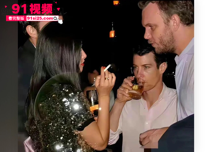 牢A三通一达言论引连锁反应 朱珠 早期留学吐舌旧照和白人男友性爱视频流出 国民女神形象彻底崩塌 - 图11