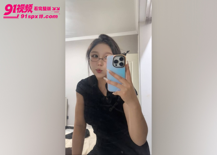 淫荡少妇居家自慰抽插骚穴 高潮喷水冒出白浆 逼水十足想必操起来非常润 - 图1