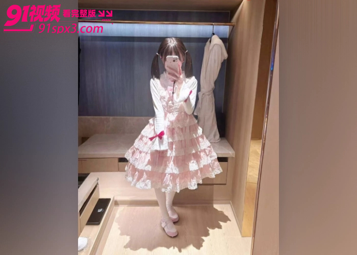【海角原创】趁着爸妈睡着天台爆操jk妹妹 面对城市的夜景后入蜜桃臀粉穴 干到浓精喷射爽翻天 - 图2