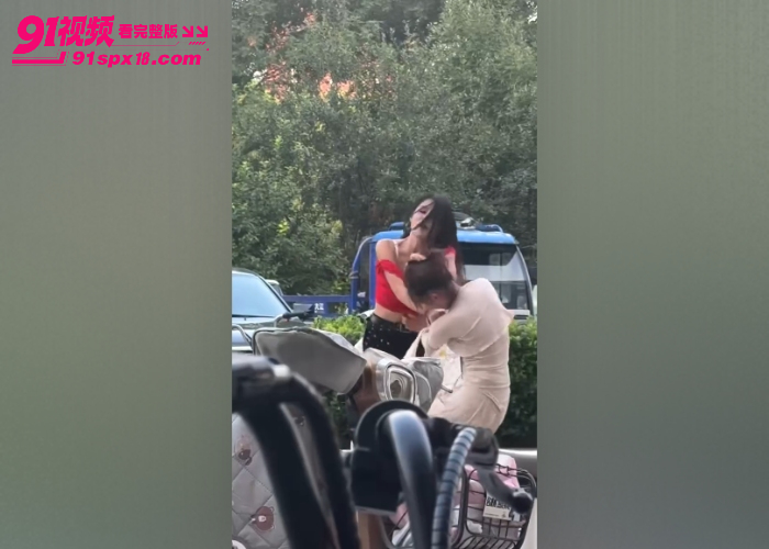 河北沧州肃宁抓小三事件 红衣女带现任男友约见小三 四人混战差点给对方嘴掰脱臼 - 图4