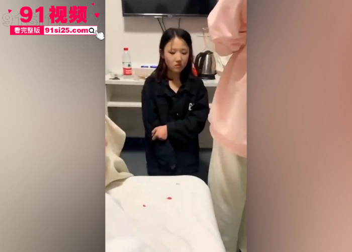 校园暴力清纯美少女遭霸凌 强行扒衣跪地喊爸爸 暴力扇脸凌辱视频曝光 简直是畜生行为 - 图1