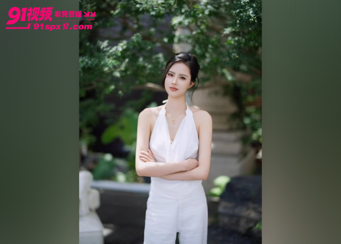 S级泄密 极品少妇约炮体育生眼镜男 粉色开档丝袜跪地深喉 骑乘后入内射骚穴 - 图1