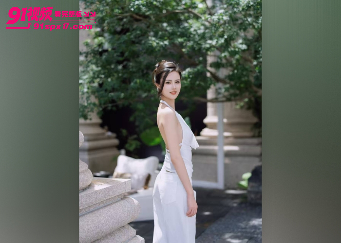 S级泄密 极品少妇约炮体育生眼镜男 粉色开档丝袜跪地深喉 骑乘后入内射骚穴 - 图3