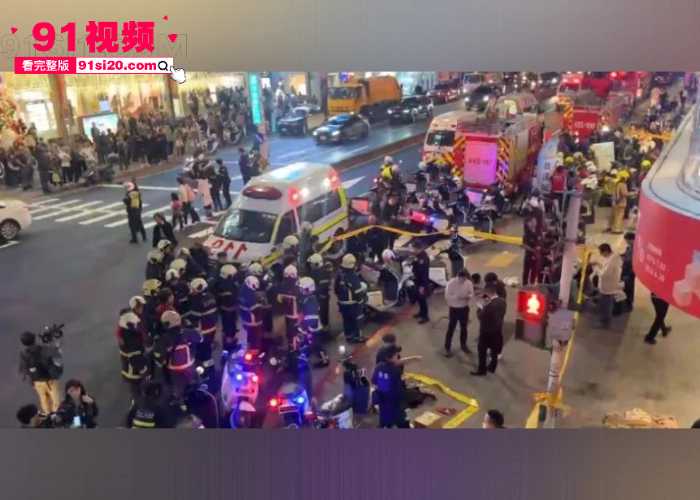台北捷运车站发生恐怖袭击 一男子往人群丢烟雾弹随机砍人 最后被警察包围跳楼身亡现场视频曝光 - 图4