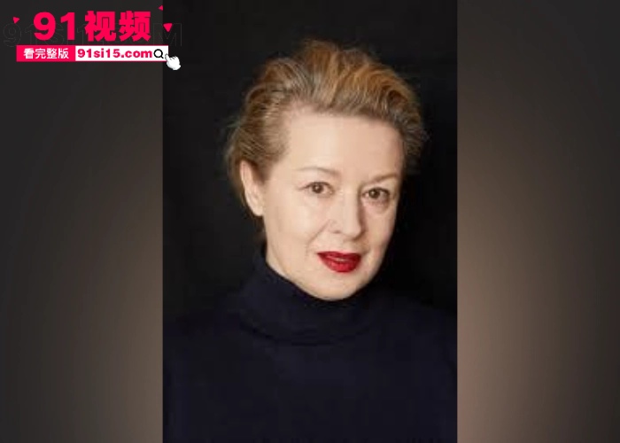 奥地利著名女演员 佩特拉·莫尔泽 年轻时拍摄三级片流出 浴室舔逼酒店蒙眼当着服务员的面做爱 玩的真刺激 - 图1
