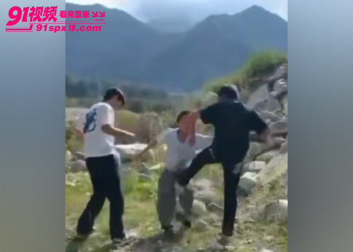 甘肃临夏回族自治州霸凌事件 两少年郊外长时间围殴瘦小男孩 一人全程录像实拍 - 图2