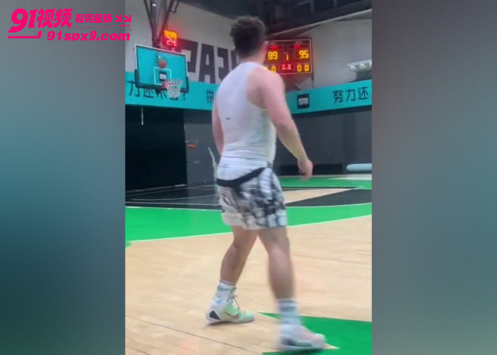 抖音篮球达人 牛教练呀 和黑人 安尼 直播百分大战被脱裤子 露鸟瞬间被录屏全网疯传 - 图7