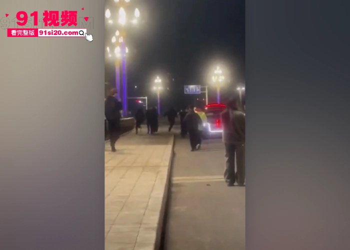 山东潍坊寿光市金光街大桥发生持刀火拼 百名团伙成员手持关公刀砍人现场视频曝光 据传组织砍人者是公安局长 王滨 的干儿子 - 图4
