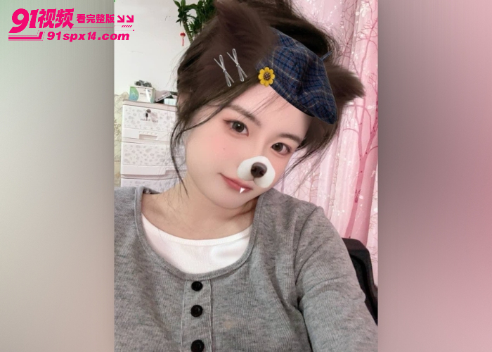 青岛女大学生妹 被渣男网络招聘模特套路 脱光光自慰表情还挺到位 嫩穴自慰起来水蛮足 - 图2