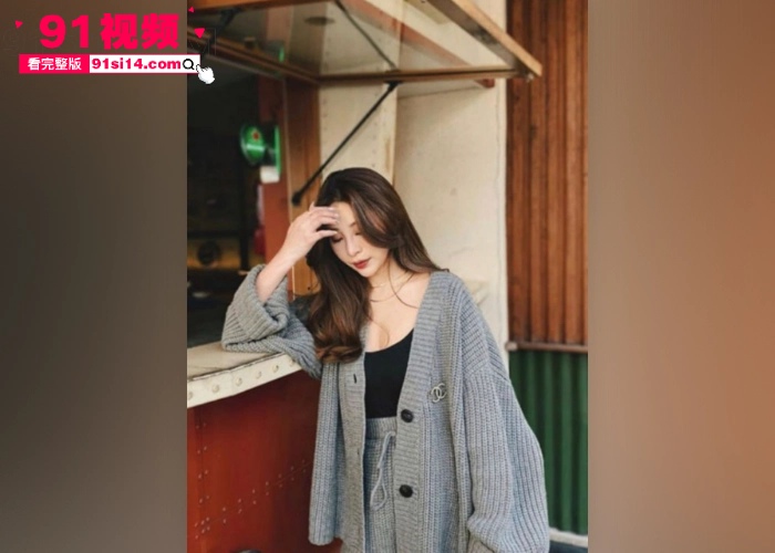 温州万达集团白领 萧淋淋 被富二代男友忽悠调教 主动在车上口爆吞精 在带回酒店暴力打桩 - 图3