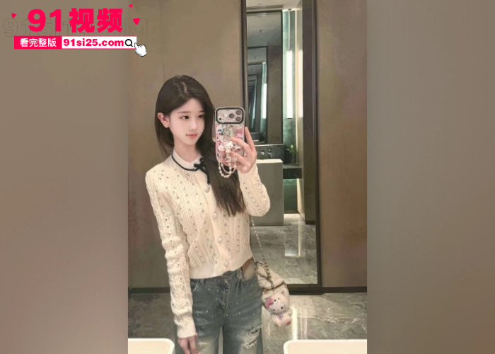 【海角原创】深夜让亲生女儿穿着黑丝AJ踩踏足交 撅起蜜桃臀被亲爹后入内射 - 图2