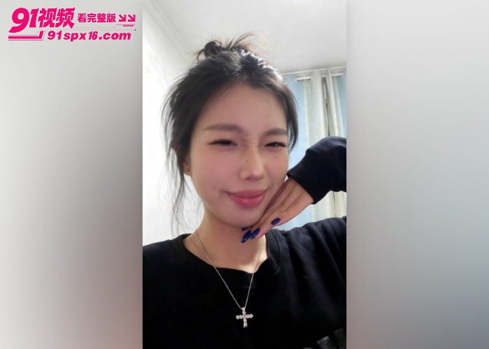江苏女大学生 王娜 精致狐媚高颜值 口交深喉骑乘 无套猛操嫩穴高潮浪叫 网友爆料性爱视频 - 图3