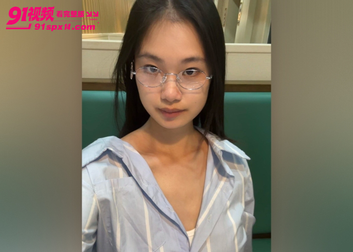 高颜值清纯微胖女大学生 被金主男友酒店花式调教深喉毒龙 主动扶屌猛摇翘臀浪叫不断 - 图4