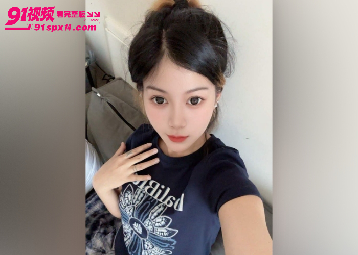 韵味旗袍美少妇 出轨丈夫好友 顶级口活深喉次次整根吞入 比操逼还爽刷新你对女人嘴巴 - 图1